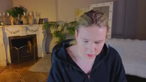 Snapshot of jes_solar chatting on October 6, 12:01 pm jes_solar online show from October 6, 12:01 pm
