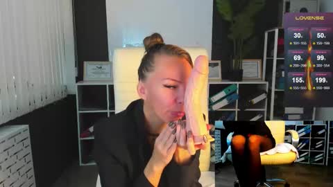 jesica_moon_peachy online show from September 13, 1:30 am