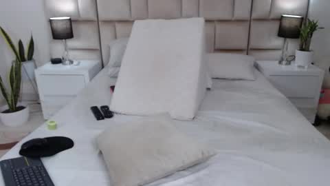 JESICA online show from February 11, 12:20 pm