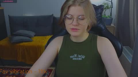 Snapshot of jess0e9 chatting on October 11, 11:59 am JessieVibes online show from October 11, 11:59 am