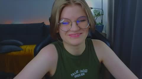Snapshot of jess0e9 chatting on October 12, 12:42 pm JessieVibes online show from October 12, 12:42 pm