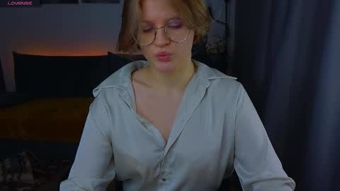 Snapshot of jess0e9 chatting on September 23, 4:23 pm JessieVibes online show from September 23, 4:23 pm