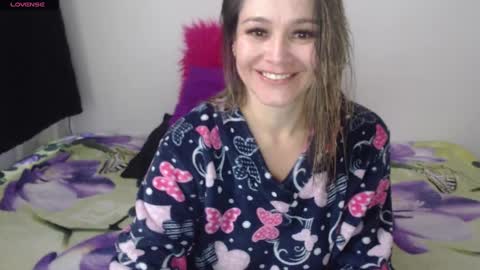 Snapshot of jessi_robertss chatting on February 15, 10:10 pm jessica online show from February 15, 10:10 pm