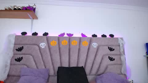 Jessica Kraft online show from October 22, 1:53 am