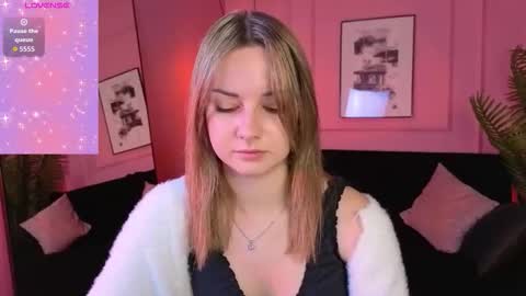 Snapshot of jessie_cuti chatting on October 22, 5:43 am Jessie online show from October 22, 5:43 am