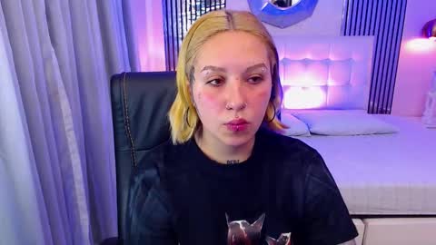 Your Sweet Angel online show from January 8, 8:04 pm