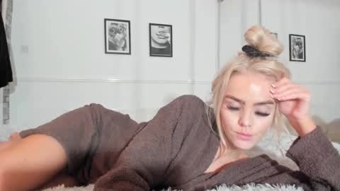 jessiebella0210_ online show from December 15, 11:56 pm