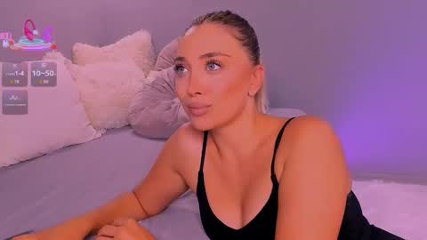 Snapshot of jessiellle chatting on September 12, 1:46 pm jessiellle online show from September 12, 1:46 pm