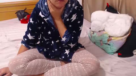 Snapshot of jessiestar3 chatting on October 11, 7:24 am jessiestar3 online show from October 11, 7:24 am