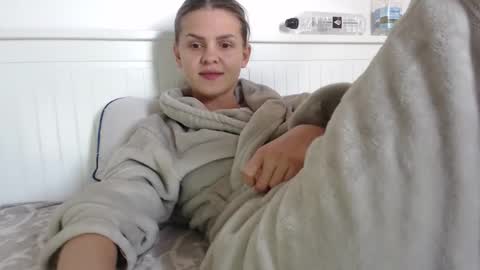 Snapshot of jessiexryan chatting on October 20, 5:45 am jessieryan online show from October 20, 5:45 am