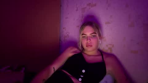 Snapshot of jessika_evans chatting on September 24, 4:14 pm jessika_evans online show from September 24, 4:14 pm