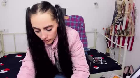 Snapshot of jessystarrr chatting on February 18, 10:36 pm Jessy online show from February 18, 10:36 pm