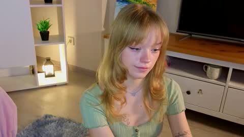 Gwen online show from February 25, 8:12 pm