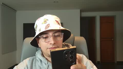Snapshot of jhoan_saenz chatting on October 16, 5:07 am Jhoan Saenz online show from October 16, 5:07 am