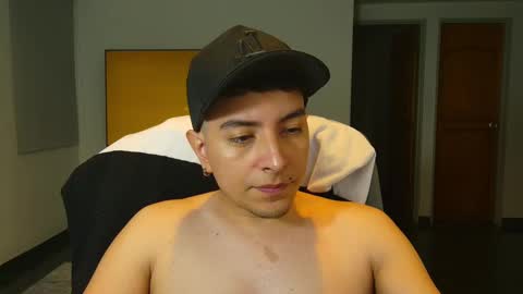 Snapshot of jhoan_saenz chatting on October 15, 2:48 am Jhoan Saenz online show from October 15, 2:48 am