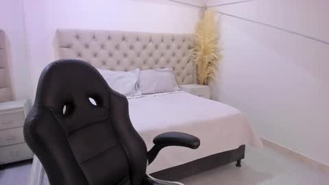 jhoanleandro online show from December 5, 4:23 am