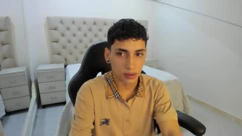 jhoanleandro online show from December 16, 5:03 am