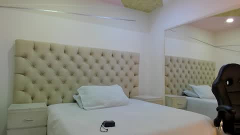 jhoanleandro online show from March 3, 4:30 am