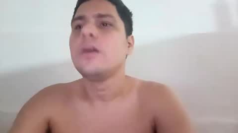 Snapshot of jhon_0511 chatting on February 19, 11:14 pm Jhon online show from February 19, 11:14 pm