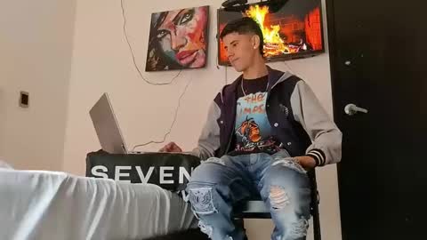 Snapshot of jhongrey2 chatting on February 6, 3:52 pm jhon online show from February 6, 3:52 pm