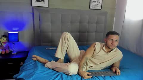 jhonny online show from February 18, 8:08 pm