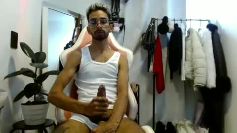 jhonsonvlatino online show from June 13, 3:33 pm