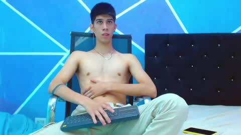 Snapshot of jhony_sex3 chatting on February 18, 4:58 am jhony_sex3 online show from February 18, 4:58 am