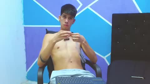 Snapshot of jhony_sex3 chatting on December 14, 6:35 am jhony_sex3 online show from December 14, 6:35 am