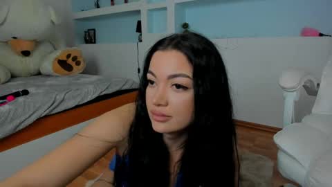 Juliee online show from April 27, 6:05 pm