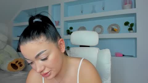 Juliee online show from January 17, 6:50 pm