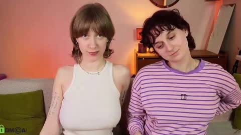 Snapshot of jitoon_exe chatting on October 17, 10:08 am Hey Guys We are Julia ginger  Tina brunette online show from October 17, 10:08 am