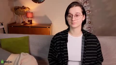 Snapshot of jitoon_exe chatting on December 5, 2:39 pm Hey Guys We are Julia ginger  Tina brunette online show from December 5, 2:39 pm