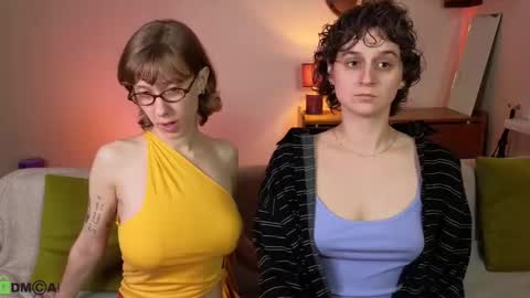 Snapshot of jitoon_exe chatting on September 26, 6:38 pm Hey Guys We are Julia ginger  Tina brunette online show from September 26, 6:38 pm