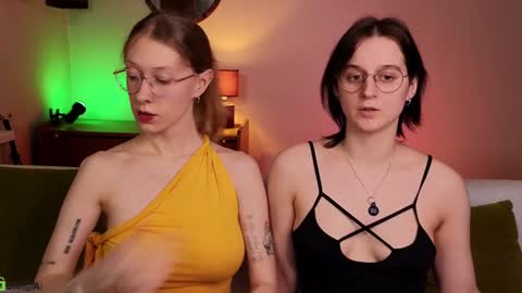 Snapshot of jitoon_exe chatting on February 2, 5:48 pm Hey Guys We are Julia ginger  Tina brunette online show from February 2, 5:48 pm