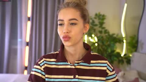 Jenny online show from February 25, 8:18 am