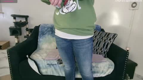 Snapshot of jjjust4fun1985 chatting on December 28, 3:47 am Nicole Allen online show from December 28, 3:47 am