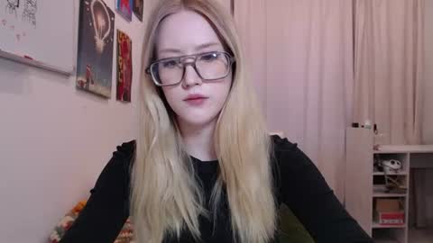joan_kiss online show from June 17, 12:15 am