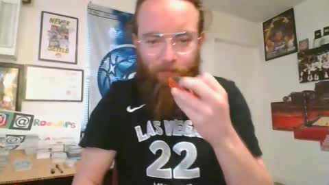 Snapshot of joey2snowy759685 chatting on October 18, 10:03 pm joey2snowy759685 online show from October 18, 10:03 pm