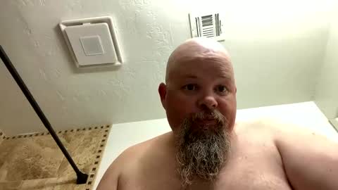 Snapshot of john40a chatting on December 2, 1:07 am John online show from December 2, 1:07 am