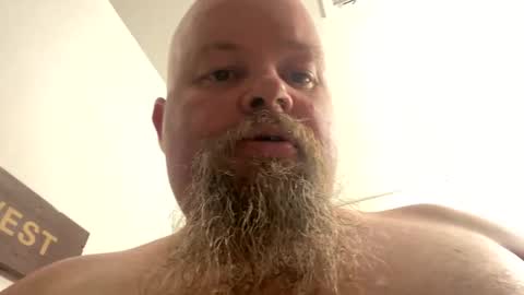 Snapshot of john40a chatting on March 5, 1:31 am John online show from March 5, 1:31 am