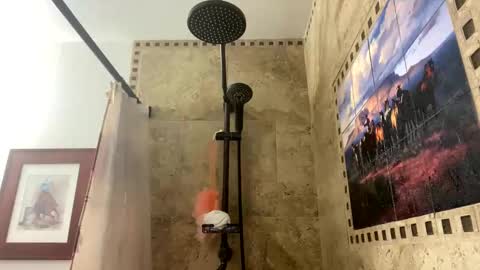 Snapshot of john40a chatting on February 25, 11:37 pm John online show from February 25, 11:37 pm