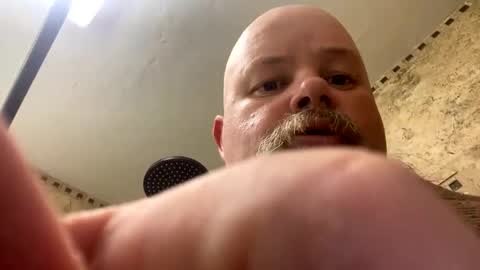 Snapshot of john40a chatting on January 14, 1:26 am John online show from January 14, 1:26 am