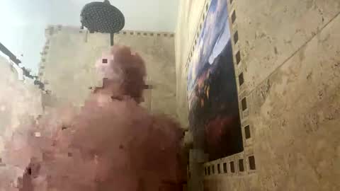 Snapshot of john40a chatting on December 13, 2:43 am John online show from December 13, 2:43 am