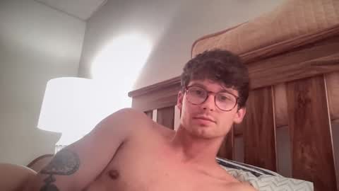 Snapshot of johnny__wood chatting on October 1, 3:05 am Johnny online show from October 1, 3:05 am