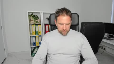 Snapshot of johnnydough82 chatting on December 3, 8:11 am johnnydough82 online show from December 3, 8:11 am