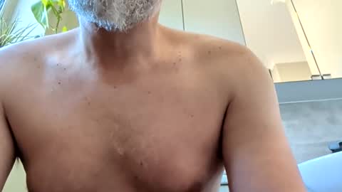 johnsmith401 online show from April 12, 8:18 am