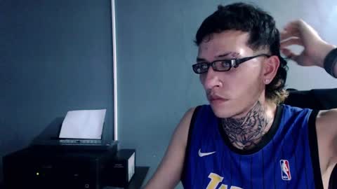 johnsonisaac94  online show from December 4, 5:21 am