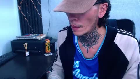 johnsonisaac94  online show from February 12, 5:26 am