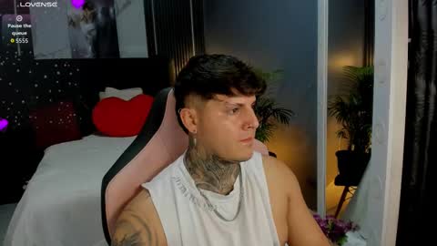 Snapshot of johny_multicum chatting on September 11, 1:29 am Johny online show from September 11, 1:29 am