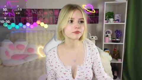 Snapshot of joice_queen chatting on March 12, 11:33 pm Paula online show from March 12, 11:33 pm